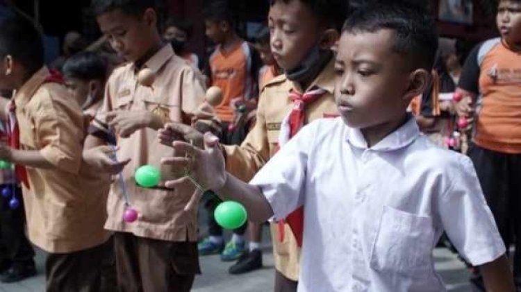 Permainan Lato-lato Jadi Pembelajaran Kreatif di Dinas P&K Kota Mojokerto