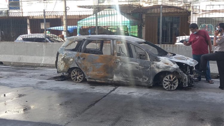 Satu Mobil Hangus Terbakar Diduga Karena Korsleting