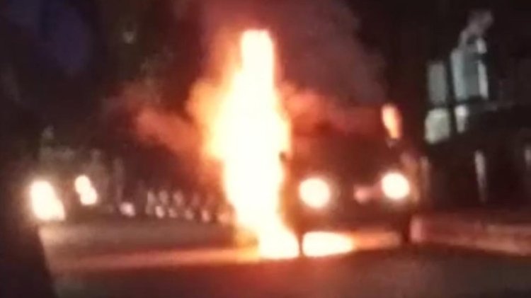 Mobil Terbakar di Cibinong Ternyata Angkut 9 Drum BBM, Sopir Melarikan Diri