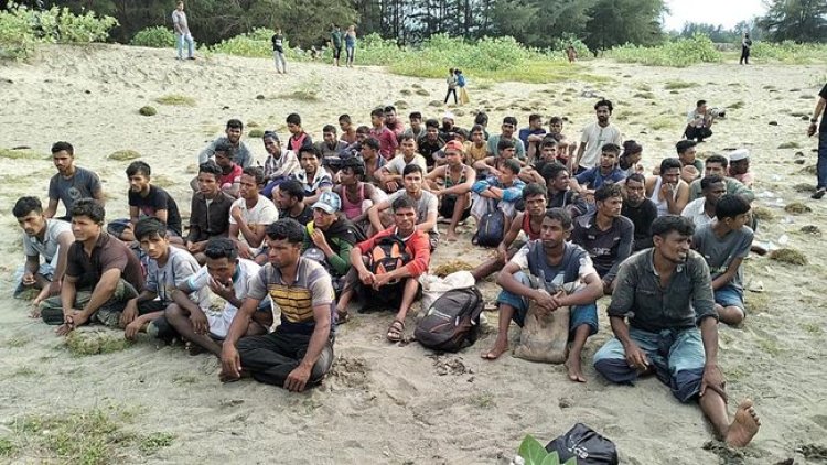 Ratusan Imgiran Rohingya Terdampar di Aceh pada Minggu Sore