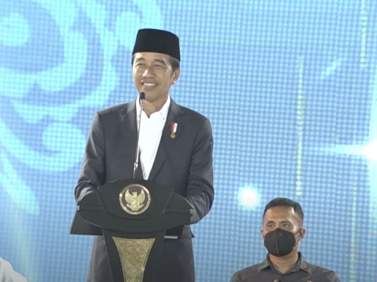 Jokowi Beri Hadiah Sepeda untuk Santri di Festival Tradisi Islam Nusantara