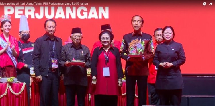 Megawati Kasih Potongan Tumpeng HUT PDIP ke Jokowi dan Ma'ruf