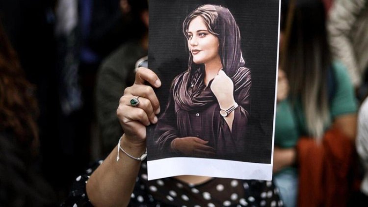 Dianggap Berpakaian Tidak Pantas, Wanita Iran Ditangkap Polisi Lalu Tewas