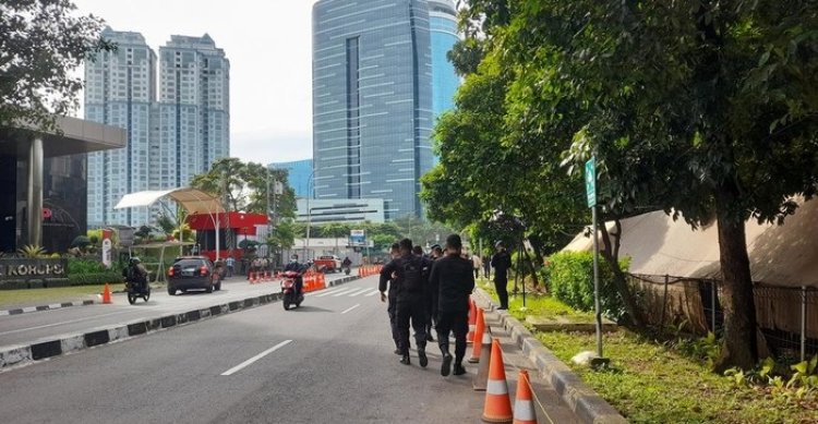 Sejumlah Petugas Polisi Bersiaga di Gedung KPK Usai Lukas Enembe Ditangkap