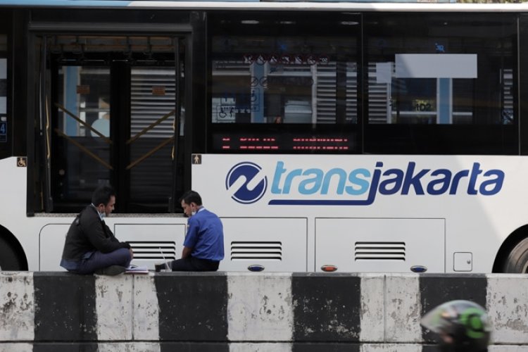 Aparat Diterjukan Berpatroli di Transjakarta untuk Cegah Pelecehan