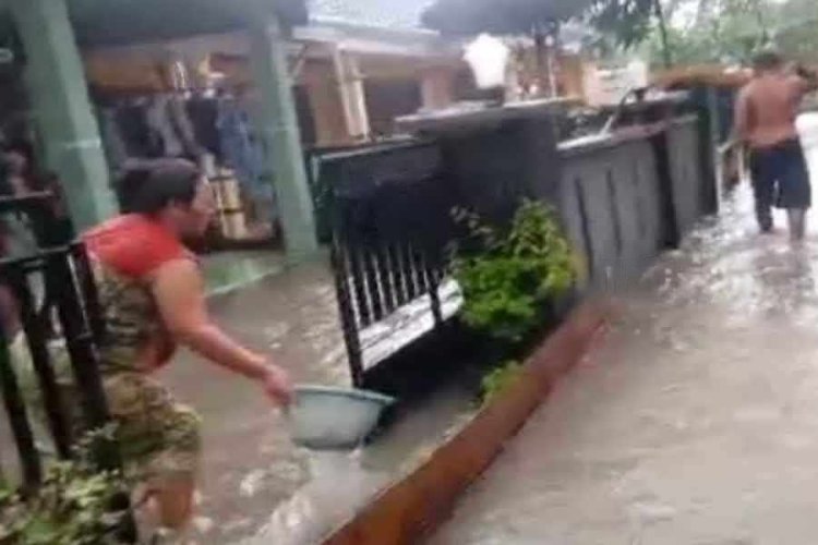 Hujan Deras Ratusan Rumah di Pulau Bawean Gresik Diterjang Banjir