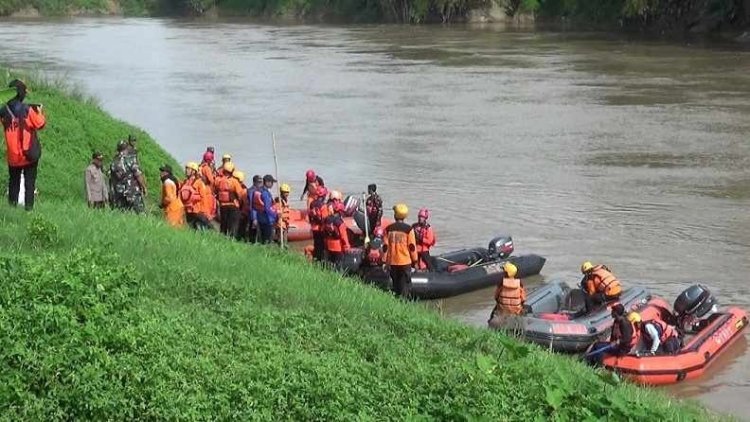 Pencarian Pasien RSUD Ngawi yang Kabur dan Tercebur ke Bengawan Solo Dilakukan Sampai Bojonegoro
