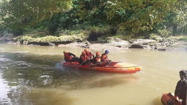 Pencarian Anak Panti Asuhan Hanyut di Kali Ciliwung Terus Dilakukan, Tim Penyelam Diterjunkan