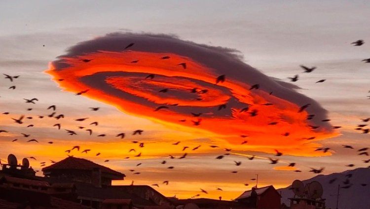 Viral Penampakan Awan Mirip UFO di Langit Turki, Bikin Heboh Warga!