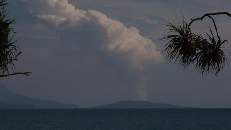 Awas Jangan Mendekat! Anak Krakatau Erupsi 3 Kali Sejak Senin Dini Hari