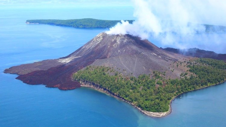Pagi Ini Gunung Krakatau Tercatat Erupsi 7 Kali