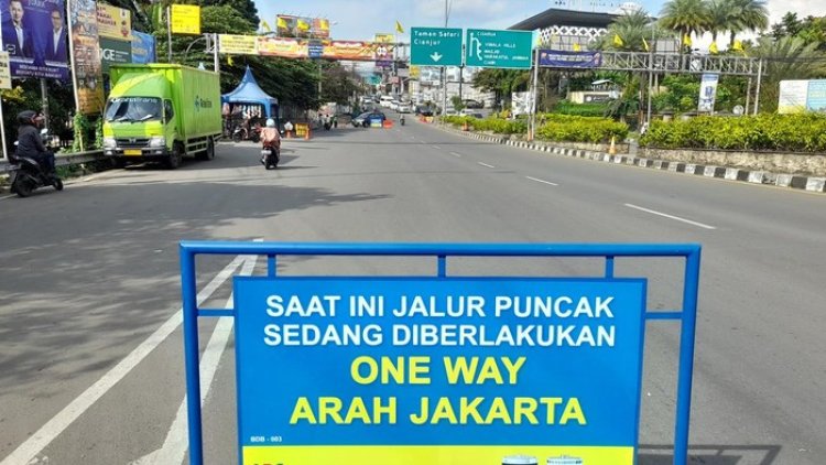 Satlantas Polres Bogor Berlakukan One Way Untuk Urai Kepadatan di Kawasan Puncak