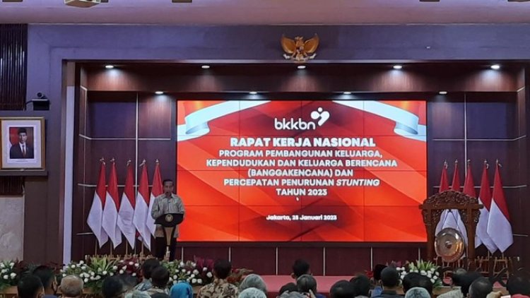 Jokowi Menyentil Kementrian dan Lembaga yang Memberikan Biskuit ke Anak