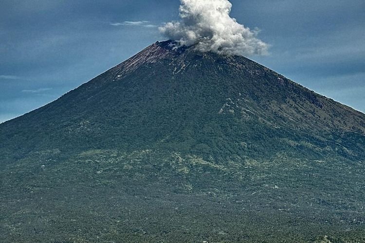 Koster Bakal Atur Gunung di Bali Jadi Kawasan Suci, Wisatawan Akan Dibatasi