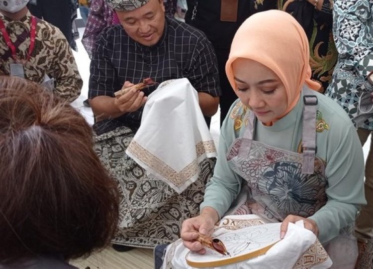 Atalia Praratya Maju di Pilwalkot Bandung 2024 Bergabung ke Partai Politik
