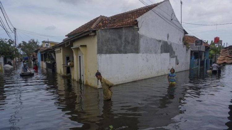 Bendungan Oesao Jebol Akibat Curah Hujan Tinggi, Rumah Warga Terendam Banjir