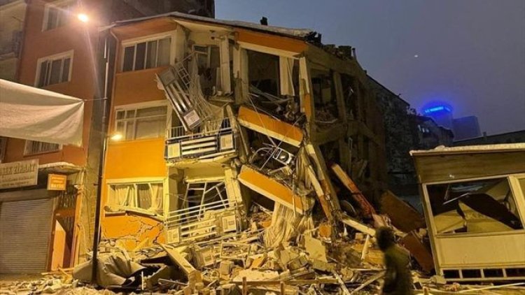Turki Diguncang Gempa M 7,7 Banyak Warga Tertimbun Reruntuhan Gedung