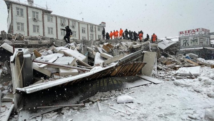 Update Korban Gempa Turki,Kini Jadi 4.300 Korban Tewas Terus Bertambah