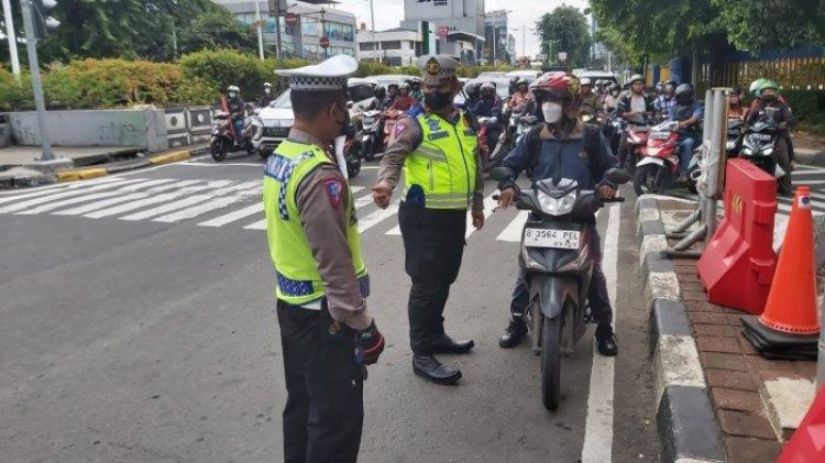 Hari Pertama Operasi Keselamatan Jaya 2023 di Jakbar, Polisi Tindak 97 Pelanggar Lalin