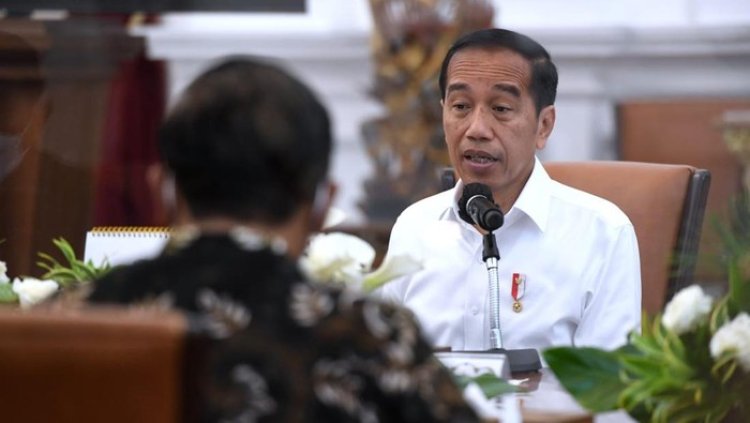 Jokowi Disambut Panglima TNI Laksamana Yudo Margono Memberikan Pengarahan Dalam Rapim