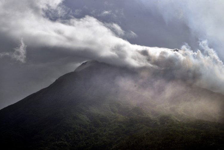 Duh! Gunung Karangetang di Sulut Berstatus Siaga, Warga Diminta untuk Waspada