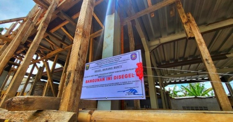 Satpol PP Kabupaten Sukabumi Segel Bangunan Madrasah yang Sedang Direhab