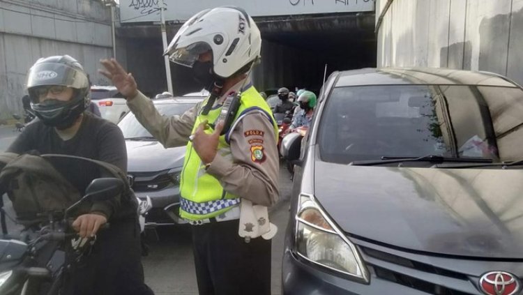 Underpass Pondok Indah Arah Gandaria Jaksel Macet Pagi Ini Imbas Mobil Kehabisan BBM