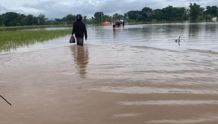 Banjir di Ponorogo Rendam Jalan Nasional, Ponorogo - Wonogiri Macet Hingga 2 Kilometer