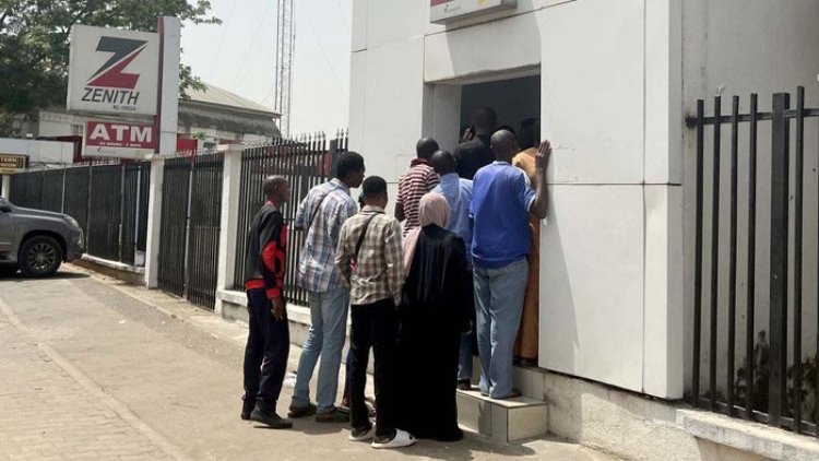 Presiden Nigeria Minta Bank Sentral Terbitkan Uang Lama, Negaranya Krisis Uang Tunai