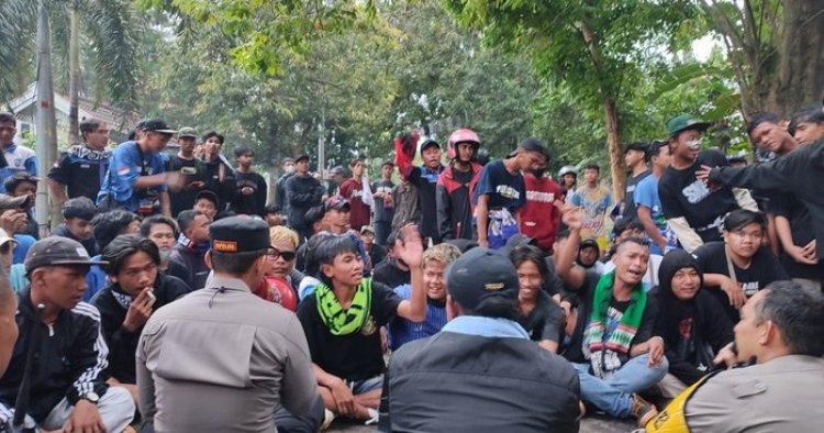 Bentrok Suporter dan Polisi di Stadion Jatidiri Semarang Akhirnya Reda