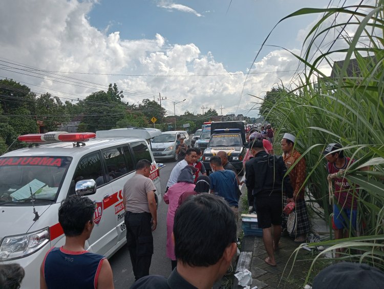 Sejoli Asal Cepu Terkapar Tabrak Avanza Parkir di Twin Road Sukomoro Magetan
