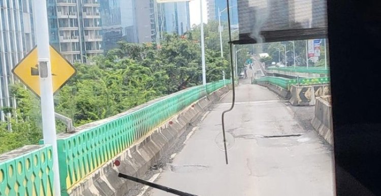Aspal Jalur TransJakarta Koridor 13 Berlubang, Dinas Bina Marga DKI Jakarta Segera Lakukan Perbaikan