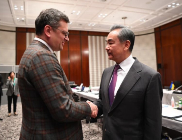 Menteri Luar Negeri China Bertemu dengan Ukraina
