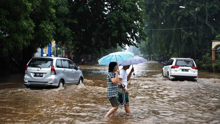 Imbas Hujan Kamis Pagi, Dua Ruas Jalan di Jakarta Terendam Banjir