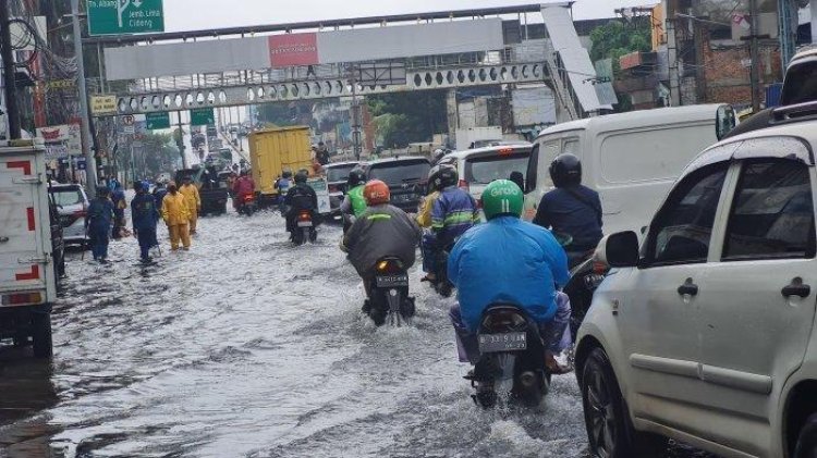 Duh! Hujan Deras Guyur Wilayah Jakarta Sejak Kamis, BPBD DKI: Ada 23 RT yang Tergenang Air