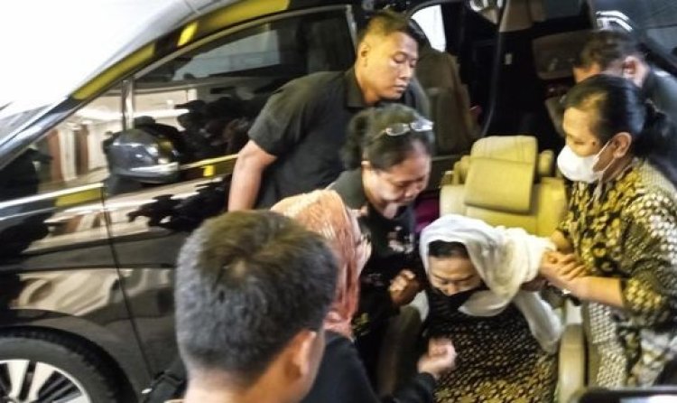 Ibu Sinta Nuriah Wahid Jenguk David Korban Penganiayaan Anak Pejabat Pajak