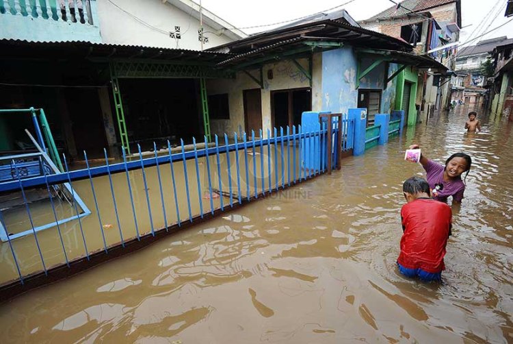 BPBD DKI: 2 RT di Kampung Melayu Banjir Akibat Kali Ciliwung Meluap