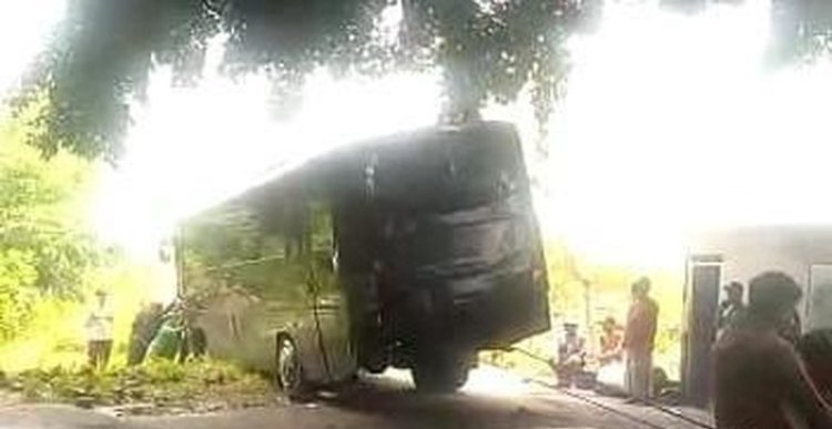 Bus Pemprov Jatim Nyasar di Makam Kediri, Sopir Bus: Tidak Ada Hal Ganjil