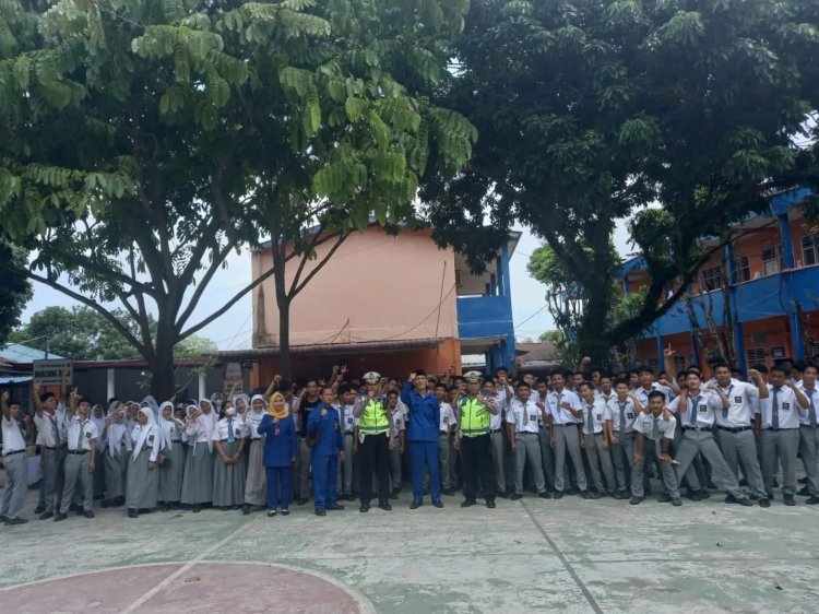 Police Goes to School Sat Lantas Polresta Deli Serdang Sampaikan Imbauan Kamtibmas
