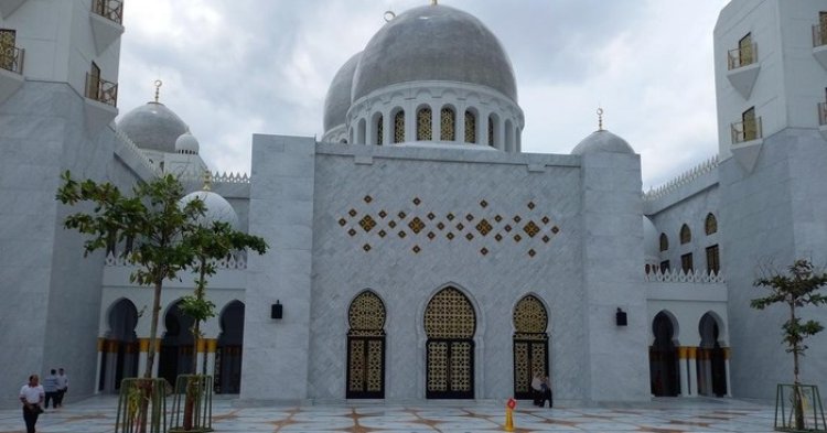 Masjid Raya Sheikh Zayed Bakal Sediakan 4.000 Takjil Selama Bulan Ramadan