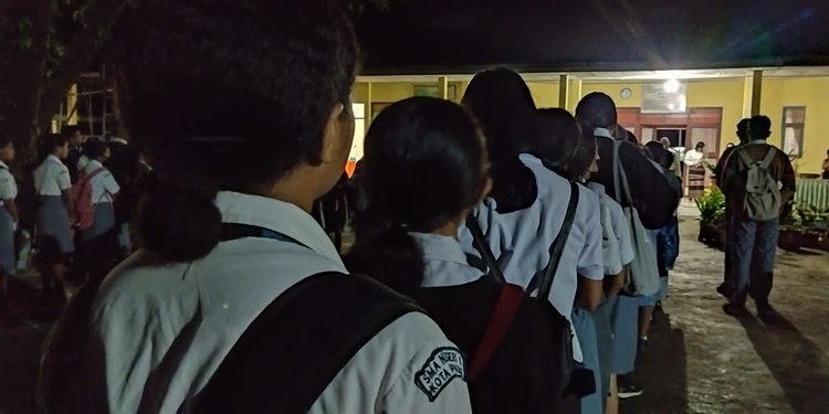 Masuk Hari ke-5 Sekolah Pagi di Kupang, Masih Banyak Siswa yang Terlambat