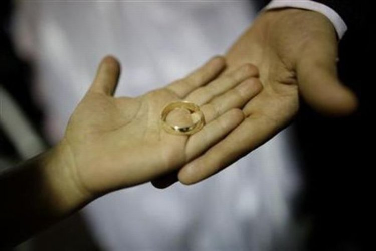 Wanita di Spanyol Minta Uang Gaji ke Mantan Suami Setelah Resmi Bercerai