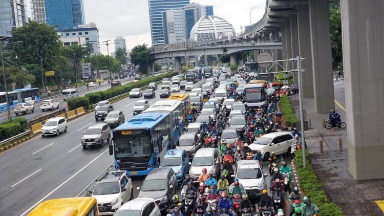 Lalin Jalan Letjen Suprapto Arah ke Pasar Senen Jakarta Pusat Alami Kepadatan Pagi Ini