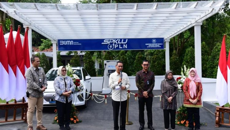 Kasetpres Resmikan Stasiun Pengisian Kendaraan Listrik Umum Pertama di Istana Kepresidenan Bogor
