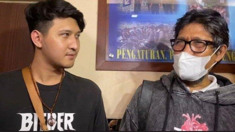 Ayah Ammar Zoni Jenguk Sang Anak di Rutan Polres Jakarta Selatan, “Harusnya Sih Dia Sadar"