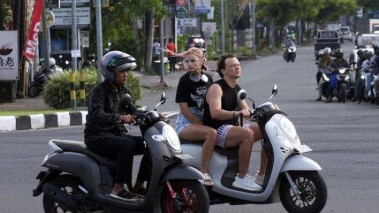 Turis Asing di Bali Bakal Dilarang untuk Sewa Motor, Diwajibkan Pakai Mobil Travel