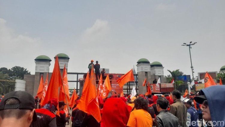 Ribuan Anggota Buruh Bakal Lakukan Mogok Massal Jika Tak Dipenuhi
