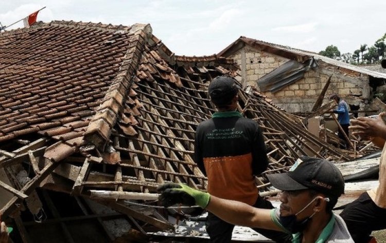 Saluran Air Terkikis, 2 Rumah di Jagakarsa Jakarta Selatan Longsor