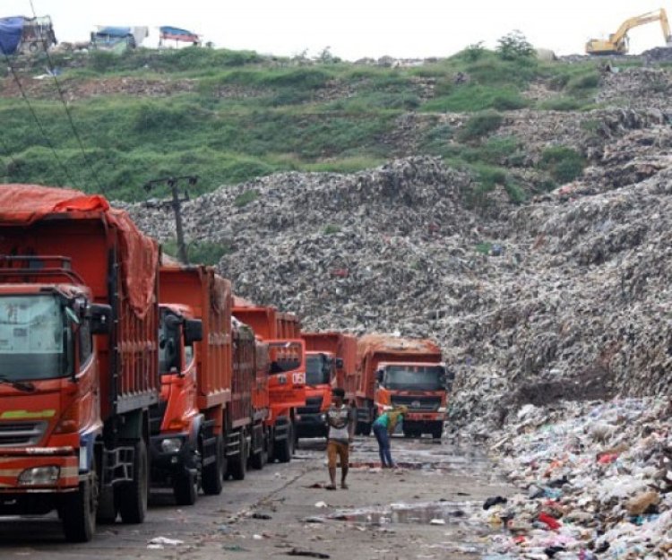 DLH DKI Angkat Suara Terkait Kecelakaan 2 Truk Sampah di Bantargebang