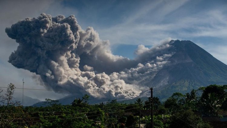 Gunung Merapi Kembali Erupsi pada Dini Hari, Luncurkan Awan Panas Sejauh 2 Kilometer